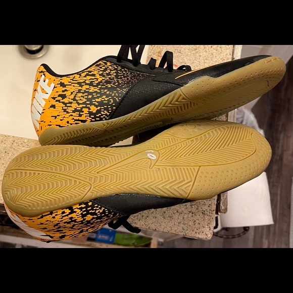 Nikes - Picture 2 of 3